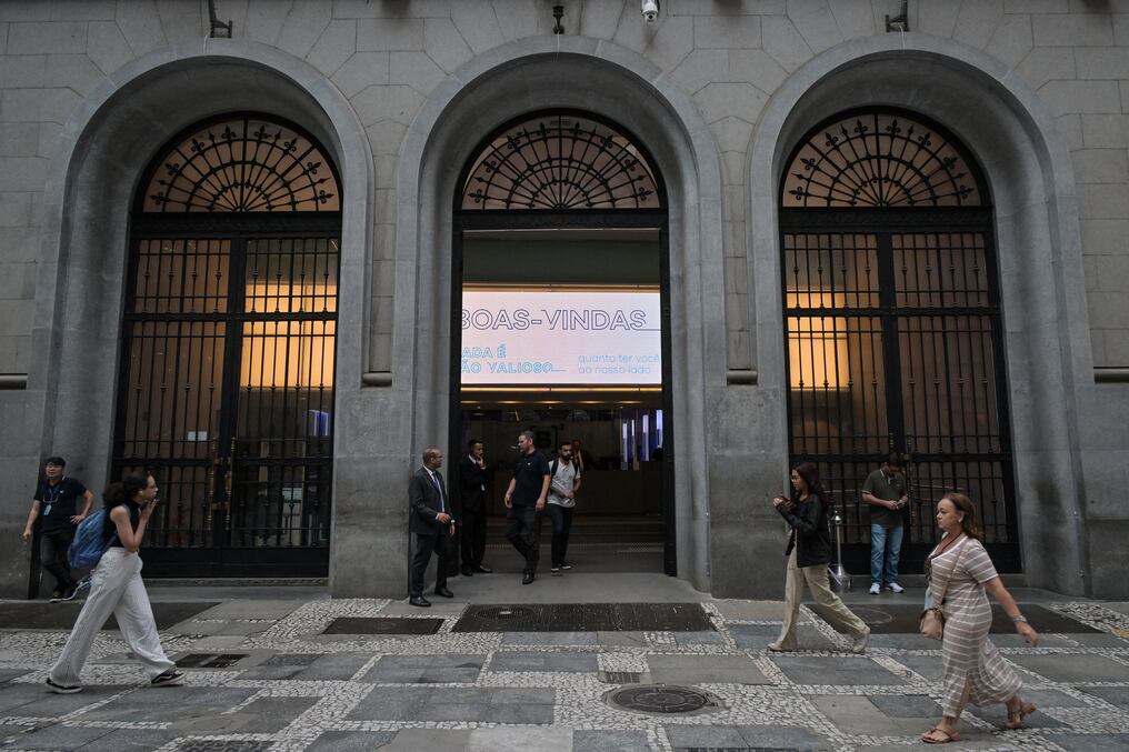 “Todavía tenemos enormes desafíos por delante, pero Brasil tiene hoy una economía fuerte, que continúa creciendo”, dijo el mandatario brasileño. Foto: AFP