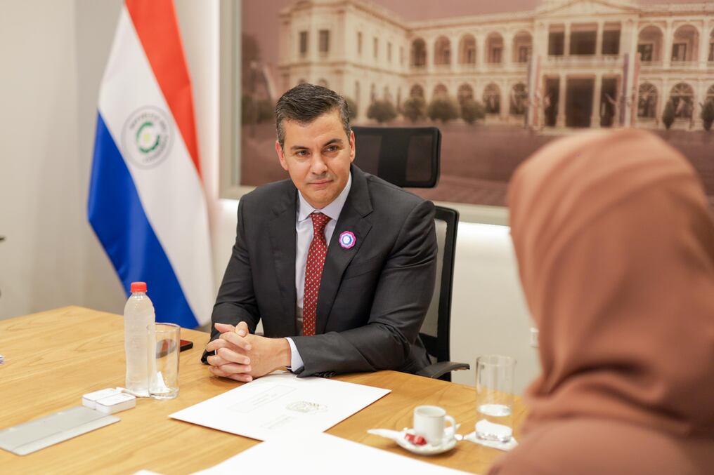 El mandatario recibió a la diplomática en Mburuvicha Róga. Foto: Gentileza