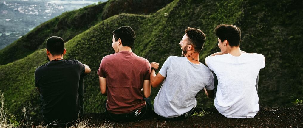 Aquellos con mejores relaciones viven más, son más felices y gozan de mejor salud, según Harvard. Foto: Pexels