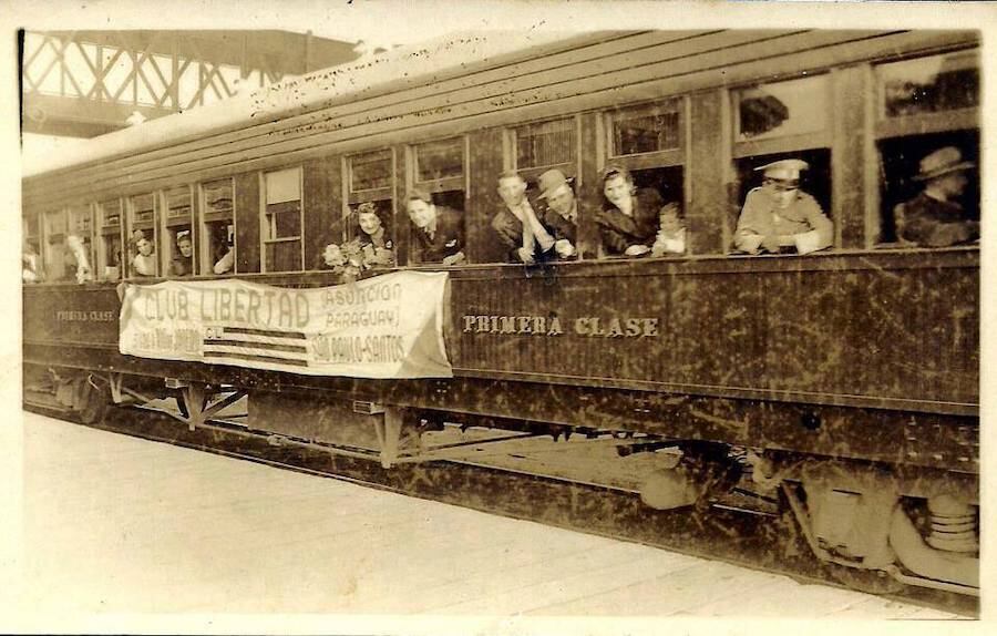 Los fanáticos liberteños copaban el tren para ver al Libertad del 55