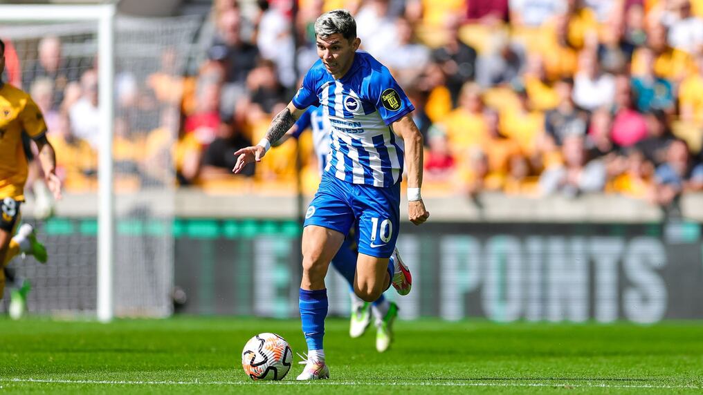 Julio Enciso justificó plenamente
el número 10 en la
espalda con dos exquisitos
pases de gol en la victoria
del Brighton (foto: @JULIO ENCISO)