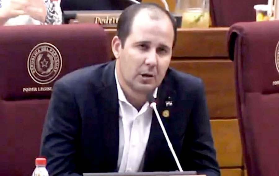El diputado Carlos Pereira debería poner a disposición su banca, cuestionaron. Foto: Gentileza