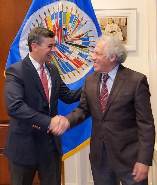 El presidente Santiago Peña viajó a los Estados Unidos para participar de la Sesión Protocolar del Consejo Permanente de la OEA, donde prevé una intensa agenda que incluye una audiencia con Luis Almagro, secretario general de la OEA. Foto: Gentileza