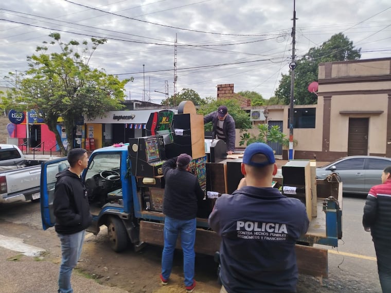 Golpe al juego ilegal: incautan 42 tragamonedas y detienen a un hombre
