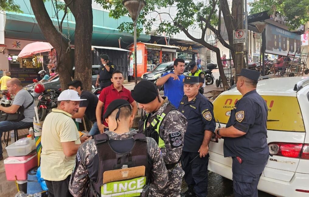 Desde la Cámara de Comercio y comerciantes en general de Ciudad del Este aseguran que sienten mayor seguridad ante la alta presencia policial en las calles. Foto: Gentileza