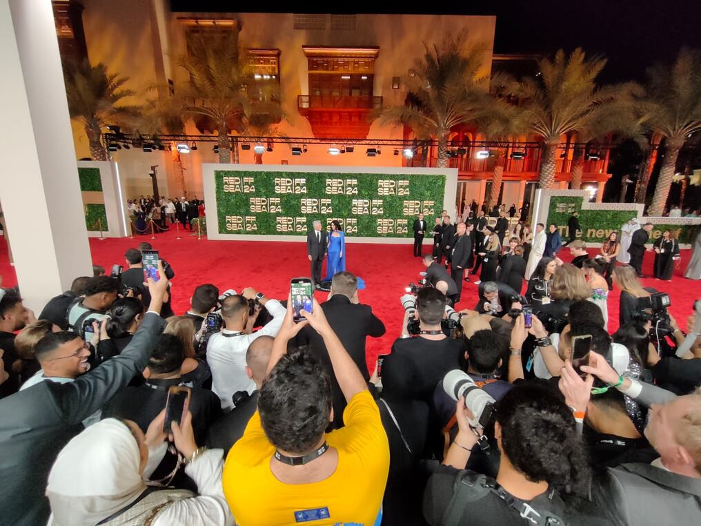 Michael Douglas y Catherine Zeta-Jones agolparon las cámaras al aparecer en la alfombra roja. Foto: David Sánchez