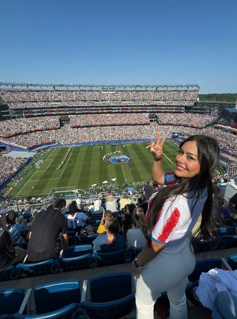 Larissa Riquelme en el Gillette Stadium. Foto: @larissariquelme