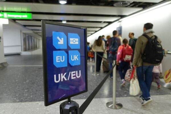 Reino Unido exige una autorización de entrada a ciudadanos de países no europeos. Foto: AFP