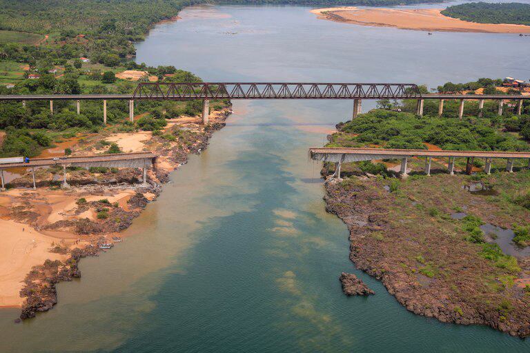El puente Juscelino Kubitschek de Oliveira, sobre el río Tocantins, se derrumbó el 22 de diciembre. Foto: AFP