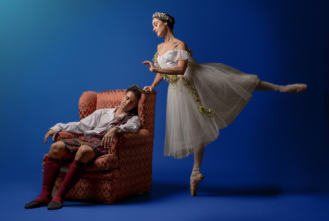 Los bailarines Abel Rivarola y María Fernanda Perelló actuarán en el ballet romántico en dos actos "La Sílfide". Foto: Maia Ayala