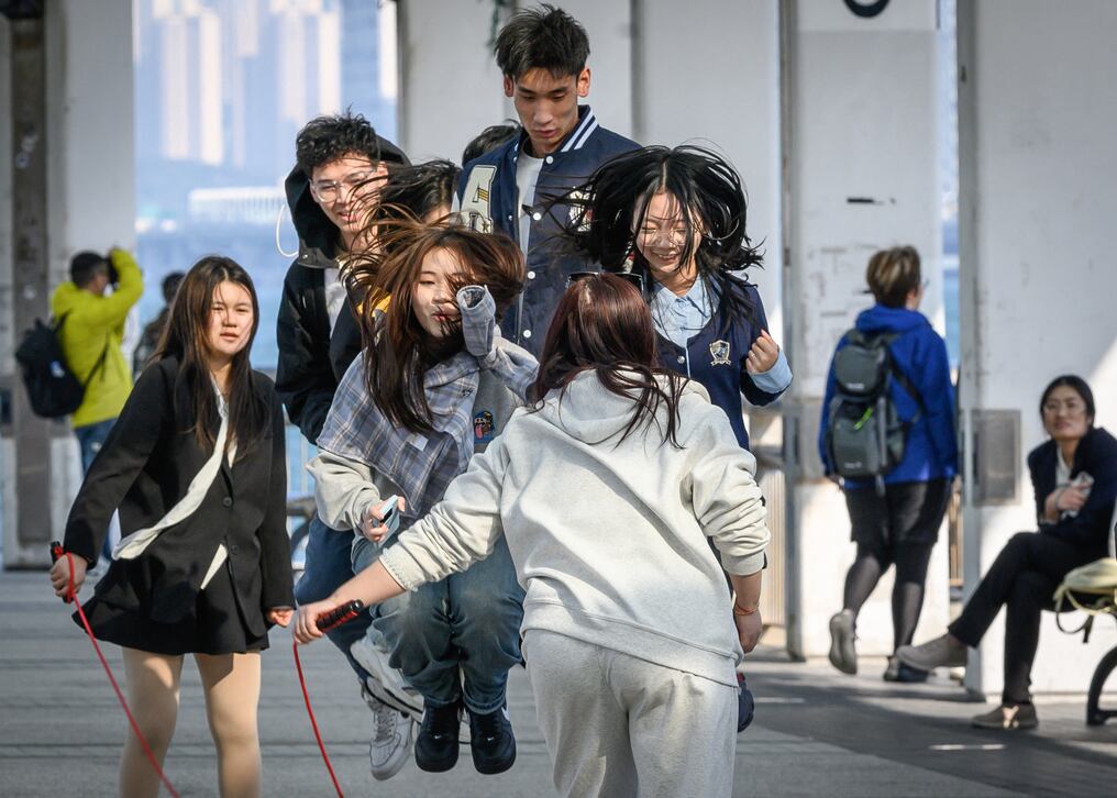 China se enfrenta ahora a un problema de envejecimiento demográfico, con previsiones de que un tercio de sus habitantes supere los 60 años en una década. Foto: AFP