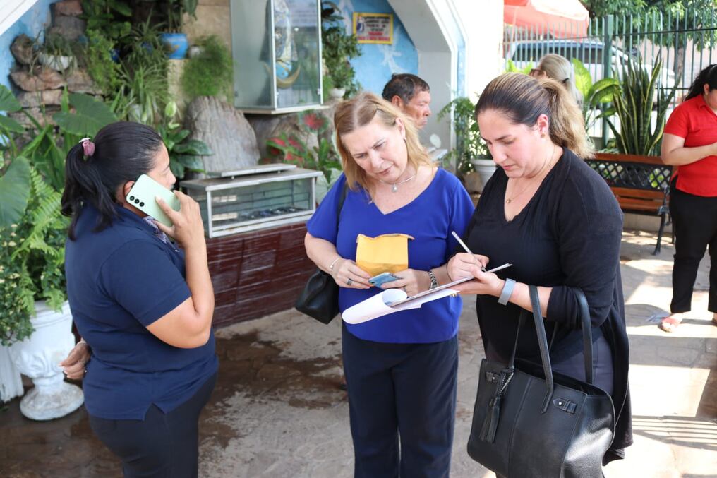 La fiscala Teresa Sosa imputó a una funcionaria de la Supervisión de Ñemby del Ministerio de Educación y Ciencias (MEC) por pedir coima para conseguir rubro en dicha casa de estudios. Foto: Gentileza