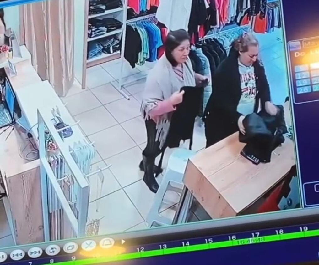 Las mujeres fueron acusadas por haber hurtado con el mismo modus operandi en otros locales comerciales. Foto: Captura pantalla