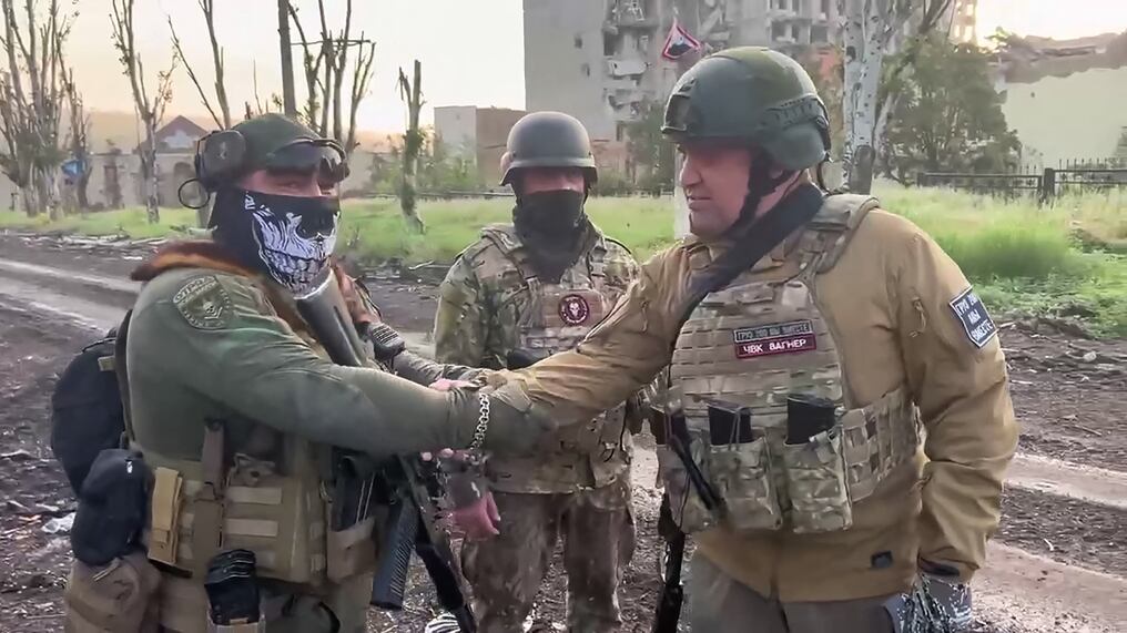 Yevgueni Prigozhin (primero a la derecha) lideró a su grupo de mercenarios en un intento de revuelta contra el Kremlin que generó una crisis a las autoridades de Rusia. Foto: AFP