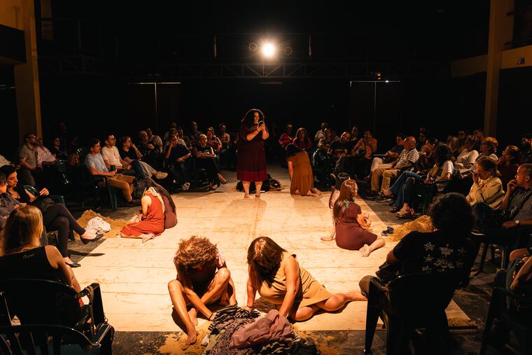 “Mujeres de Arena” presenta testimonios reales de mujeres violentadas. Foto: Gentileza