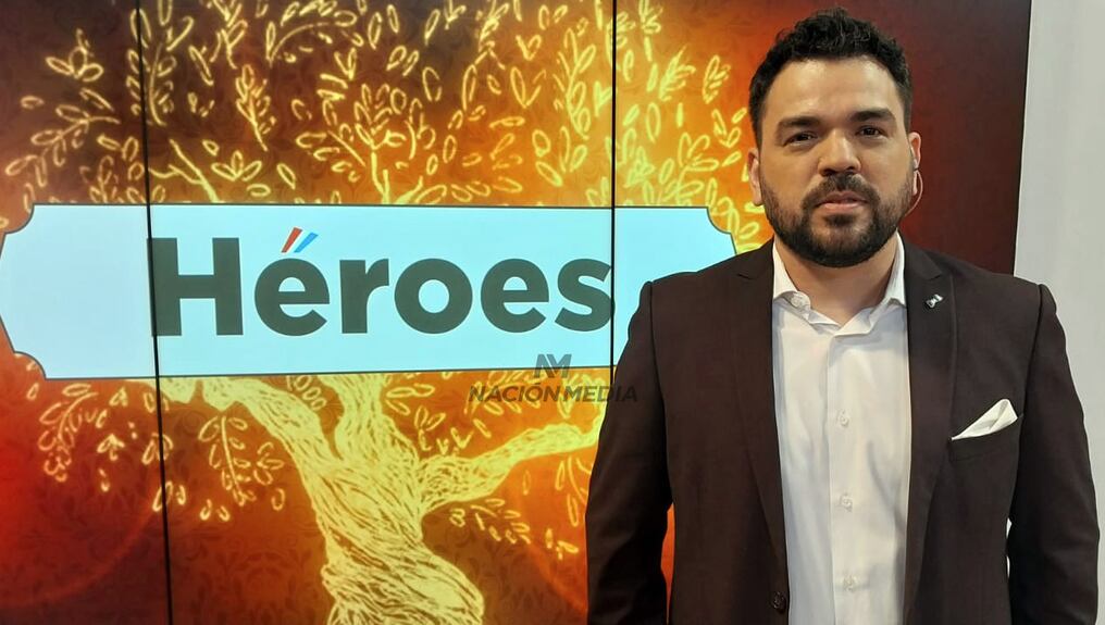 Con la conducción de Mike Silvero y gran emoción se espera que se revelen los nombres de los héroes premiados en esta cuarta edición, evento organizado por Nación Media, que divide los galardones en siete categorías: Héroe Popular, Héroe Deportivo, Héroe Civil, Héroe de la Amistad, Héroe Joven, Héroe Insignia y Héroe del Año. Foto: Pánfilo Leguizamón