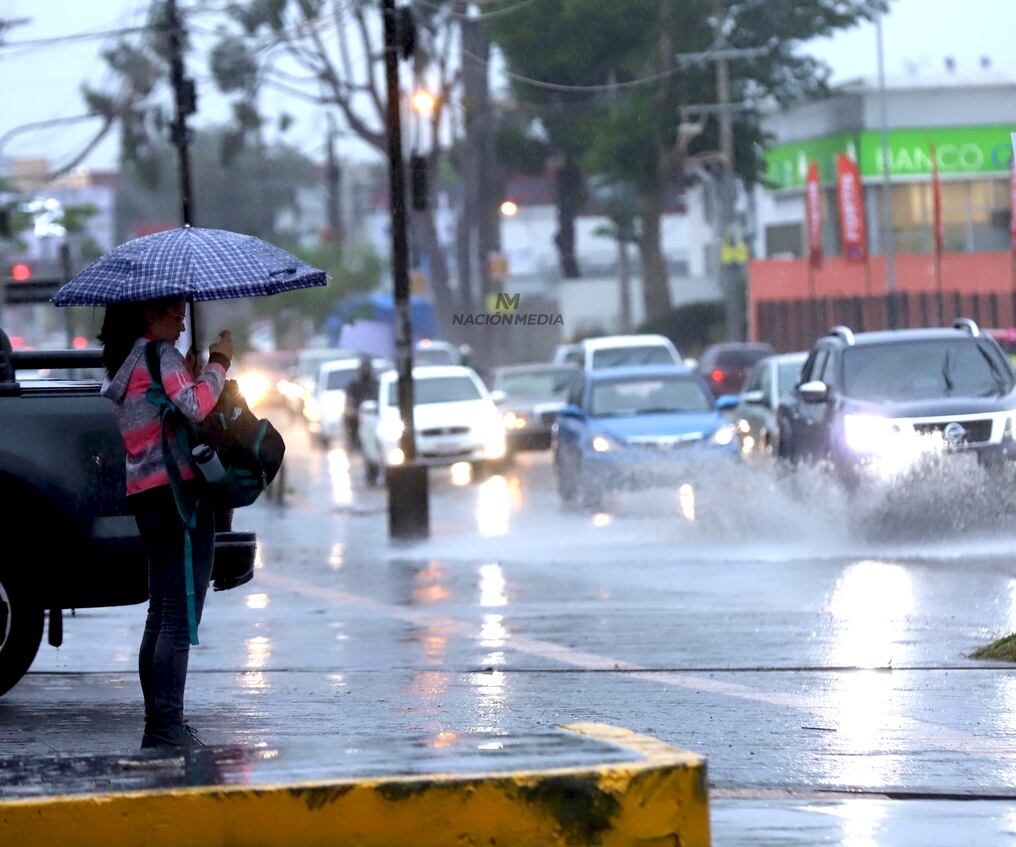 La Dirección de Meteorología anuncia un sistema de tormentas, que traerá lluvias y vientos importantes en 14 departamentos. Foto: Jorge Jara