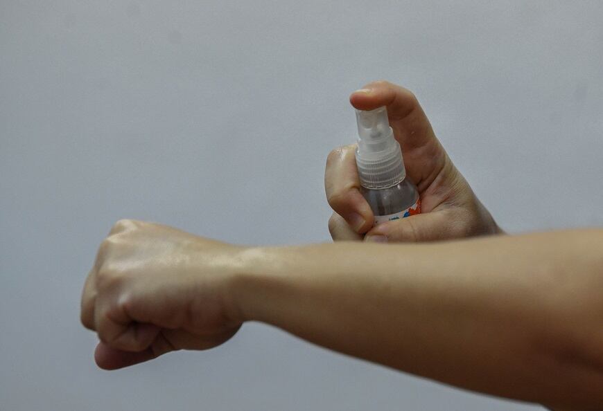 Se recomienda el uso de repelentes con concentraciones de DEET no superiores al 30%, tanto para niños como adultos, a fin de prevenir enfermedades transmitidas por el mosquito aedes aegypti.  Foto: MSP