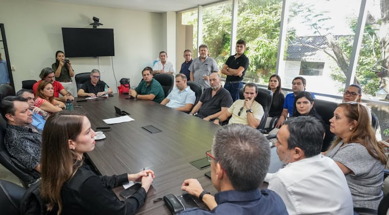 Autoridades y empresarios logran acuerdo: buses volverán a las calles este lunes