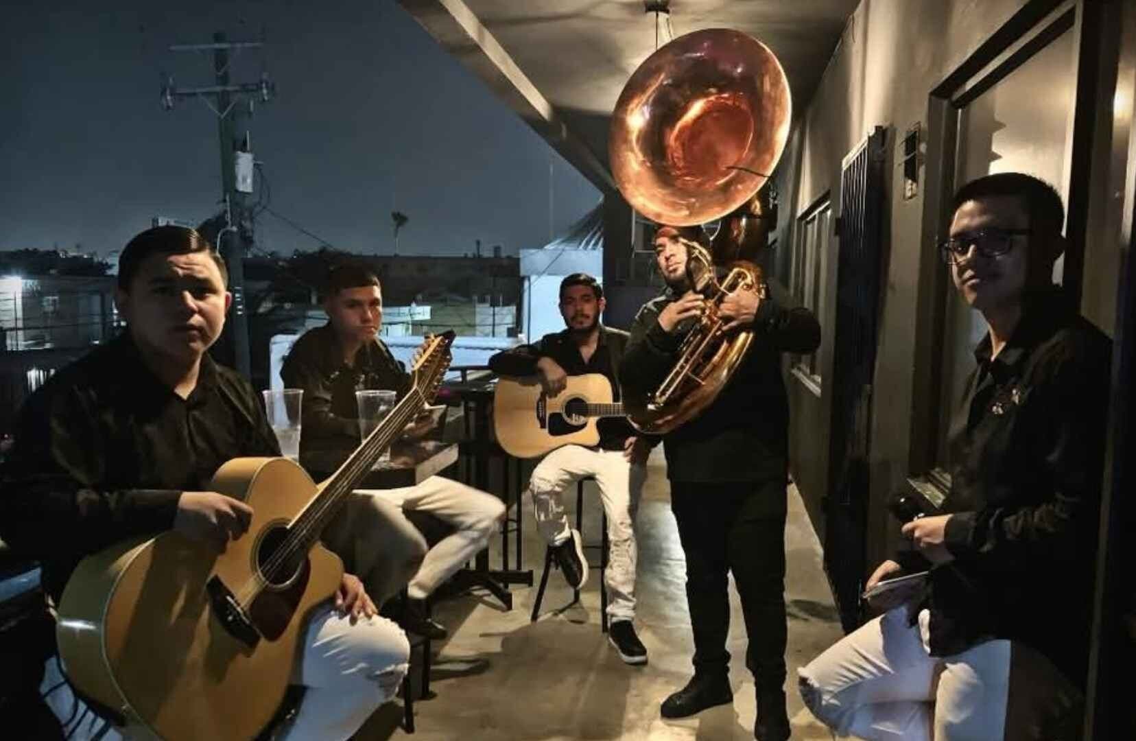 La Nación / México: denuncian desaparición de cinco miembros del grupo  Fugitivo