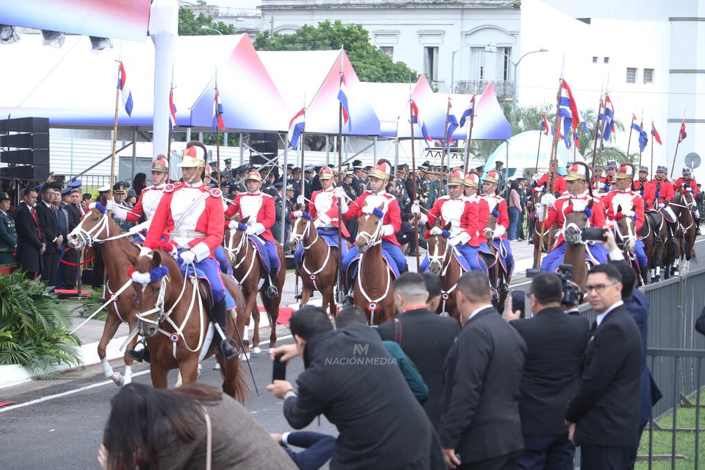 En el marco de los festejos por los 213 años de la independencia paraguaya, el acto se desarrolló en la Costanera Norte de Asunción. Foto: Eduardo Velázquez
