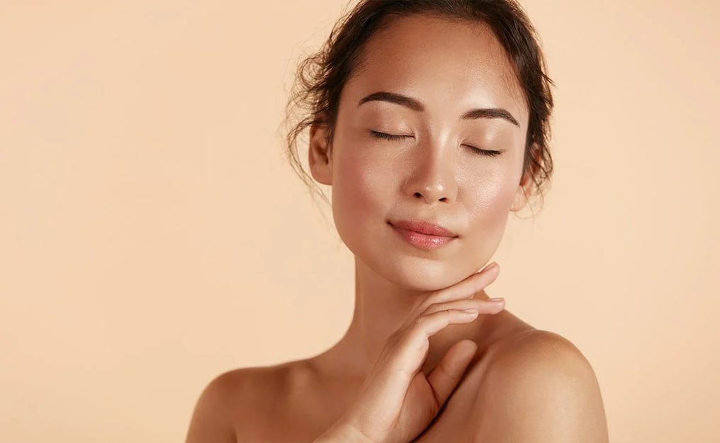 Existen trucos que, sumados, a la buena alimentación e hidratación, además del uso de protectores solares, que ayudan a mantener la piel del rostro lozana y con mucha vitalidad. Foto: archivo
