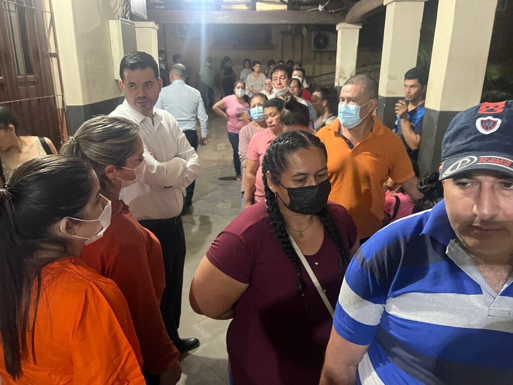 Una de las situaciones constatadas por el viceministro fue las largas filas para los agendamientos, y se tomaron acciones. Foto: Gentileza