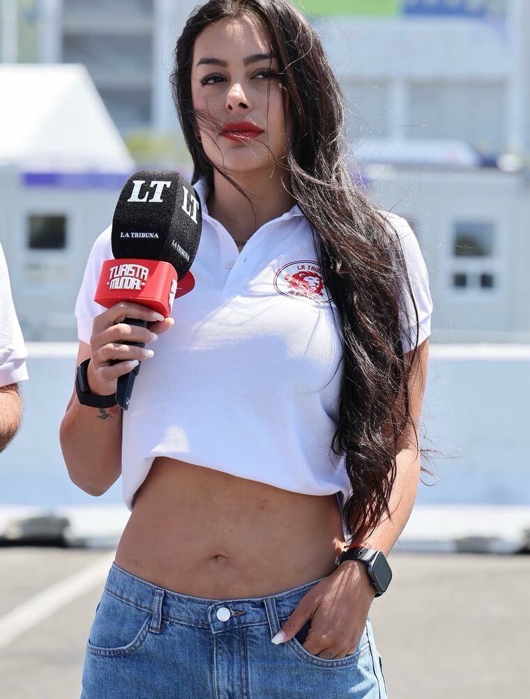 Larissa Riquelme se desempeña como periodista deportiva en La Tribu Deport. Foto: Instagram - @larissariquelme