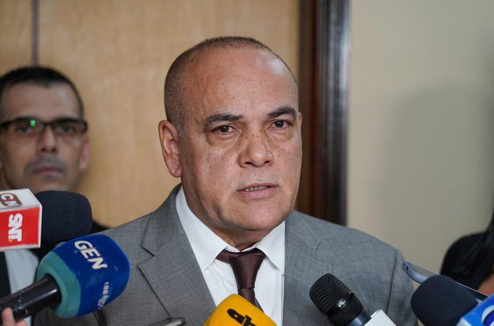 El presidente del Congreso Nacional, Basilio Bachi Núñez confirmó que la titularidad del bloque es reclamada por los parlamentarios de ambas cámaras. Foto: Gentileza
