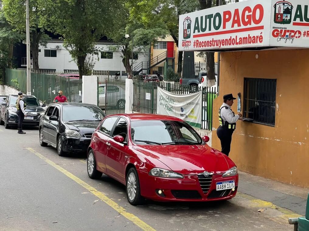 Algunos conductores solo deben abonar sus revalidación y otros deben renovar sus documentos. Foto: @guidogonzalezok