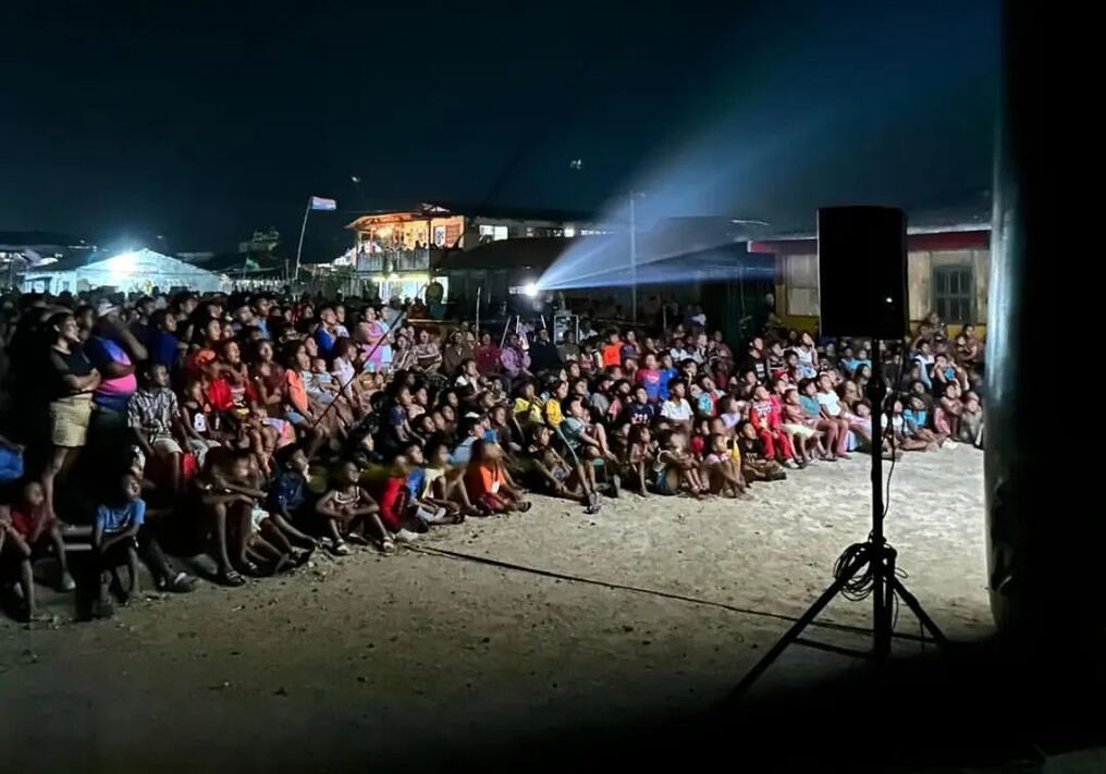 Una proyección comunitaria realizada por el Festival de Panamá. Foto: @iffpanama