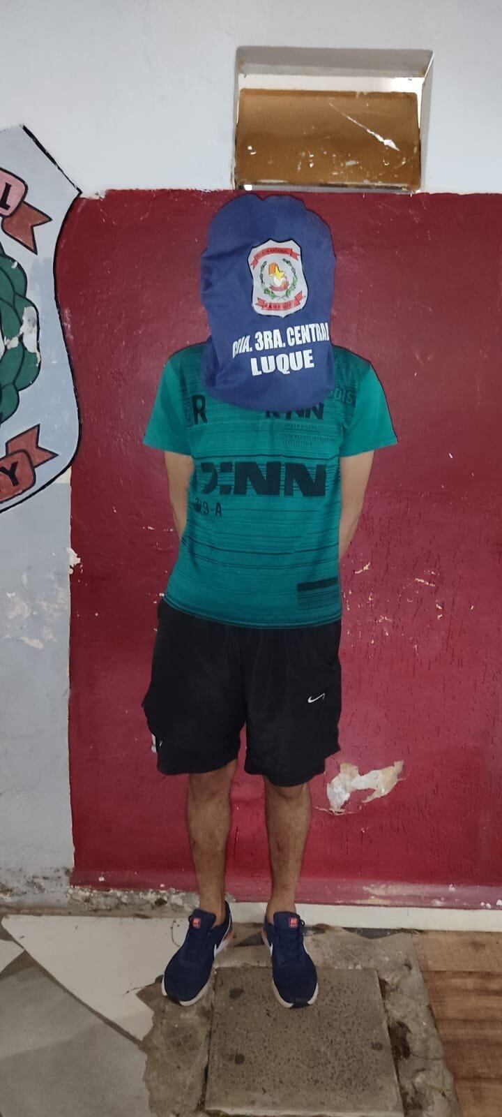El presunto autor fue detenido por la Policía anoche a las 19:45 en el interior de la vivienda ubicada en Luque. Foto: Gentileza