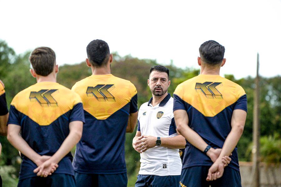 A Julio César Cáceres le espera un arduo trabajo en Luqueño para mejorar su promedio. Foto: CLUB SPORTIVO LUQUEÑO