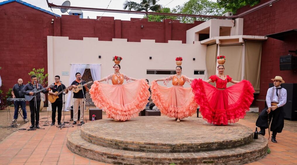 En un local gastronómico y cultural, la Dirección de Turismo e Historia de la comuna presentó la agenda de turismo con proyectos ya existentes y otros nuevos. La falta de presupuesto hace que la ejecución sea lenta. Foto: Gentileza