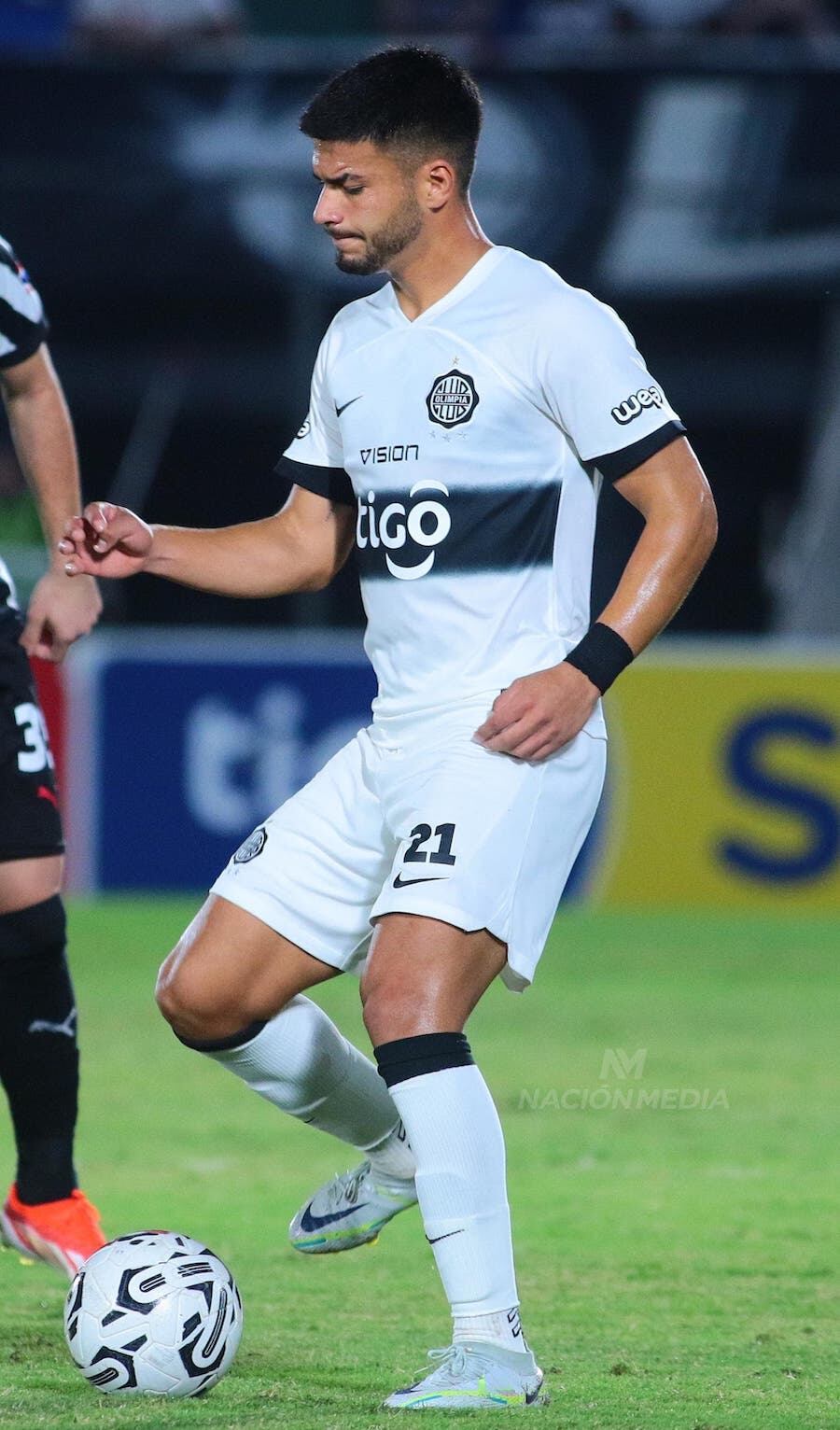 César Olmedo, lateral derecho del Olimpia, quien vuelve al equipo titular.FOTO: NÉSTOR SOTO