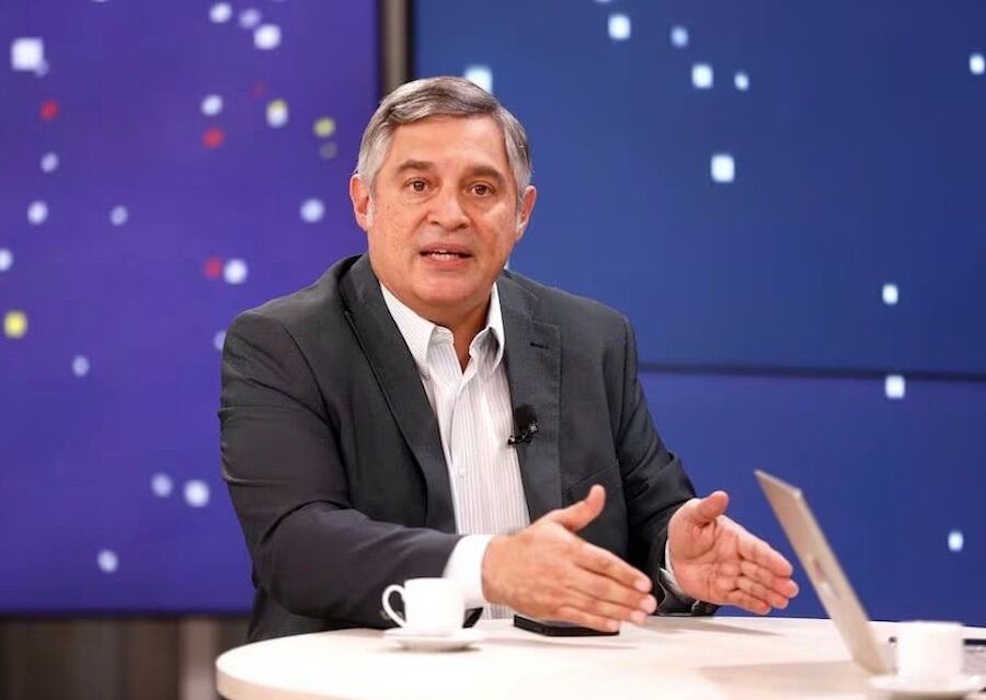 El ministro Luis Ramírez sí tiene una cuenta en Facebook, pero no la que apareció ahora. Foto: Archivo