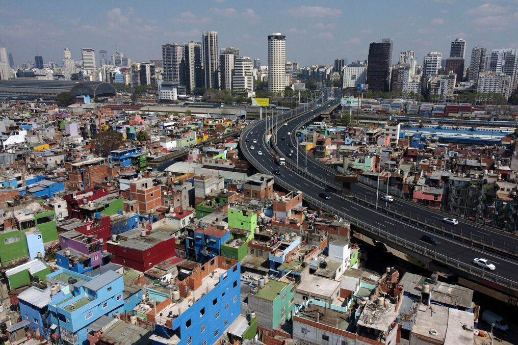 El economista Jorge Garicoche realizó un análisis de la situación en la Argentina y afirmó que el escenario de incertidumbre y desafíos deberá seguir siendo tema de evaluación en los países con vínculos con la nación vecina. Foto: AFP