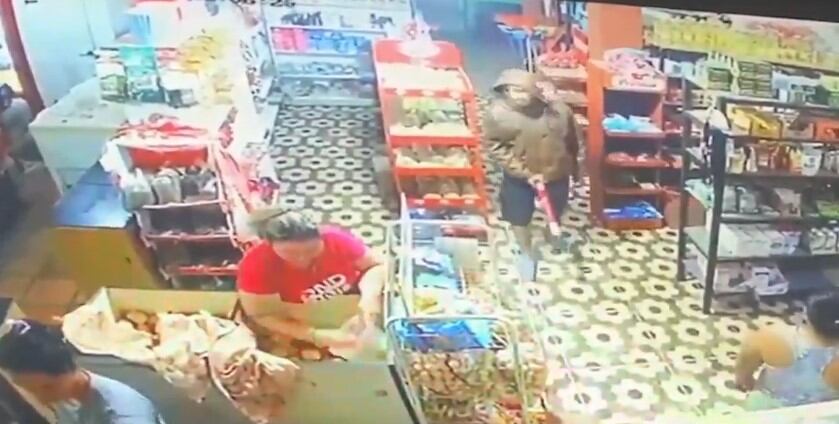 El ladrón de celulares utilizaba papel aluminio como inhibidor de señal del GPS; pero igual fue rastreado y localizado por la Policía. Foto: captura de pantalla