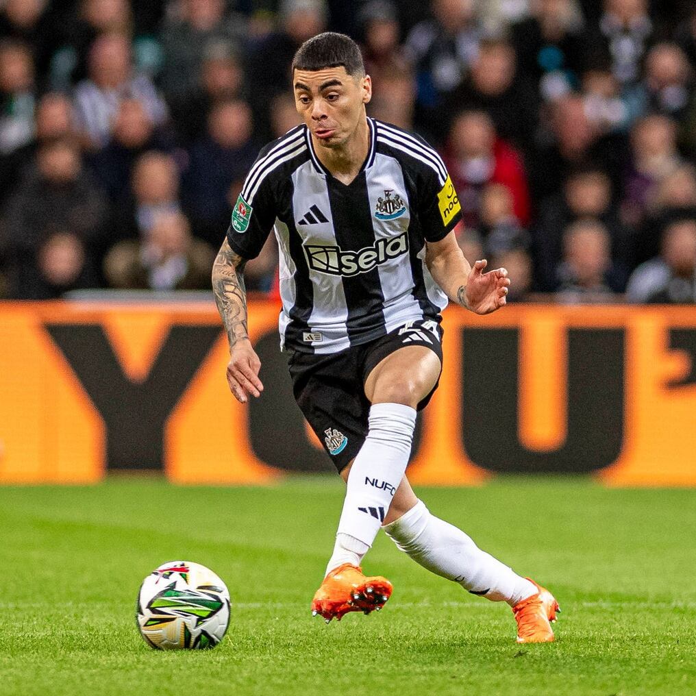 El ofensivo Miguel Almirón por ahora permanece en Newcastle.FOTO: ARCHIVO
