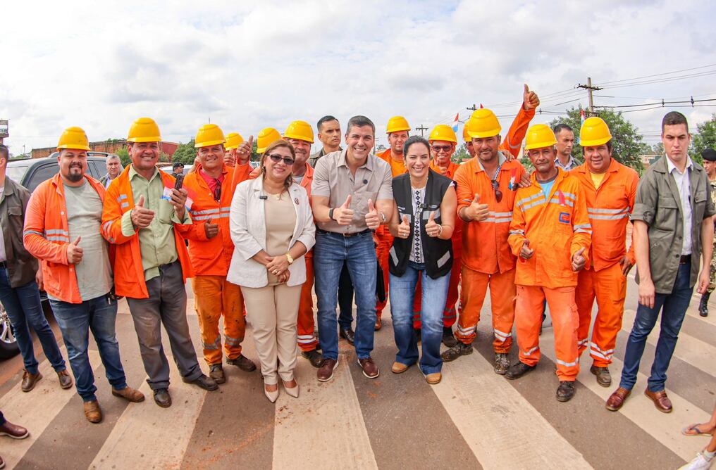 El presidente Santiago Peña enfatizó que Paraguay es un país bendecido, elije todos los días este país, por las oportunidades que tiene en materia de producción de alimentos, en materia de producción eléctrica y la generación de empleos. Foto: Gentileza