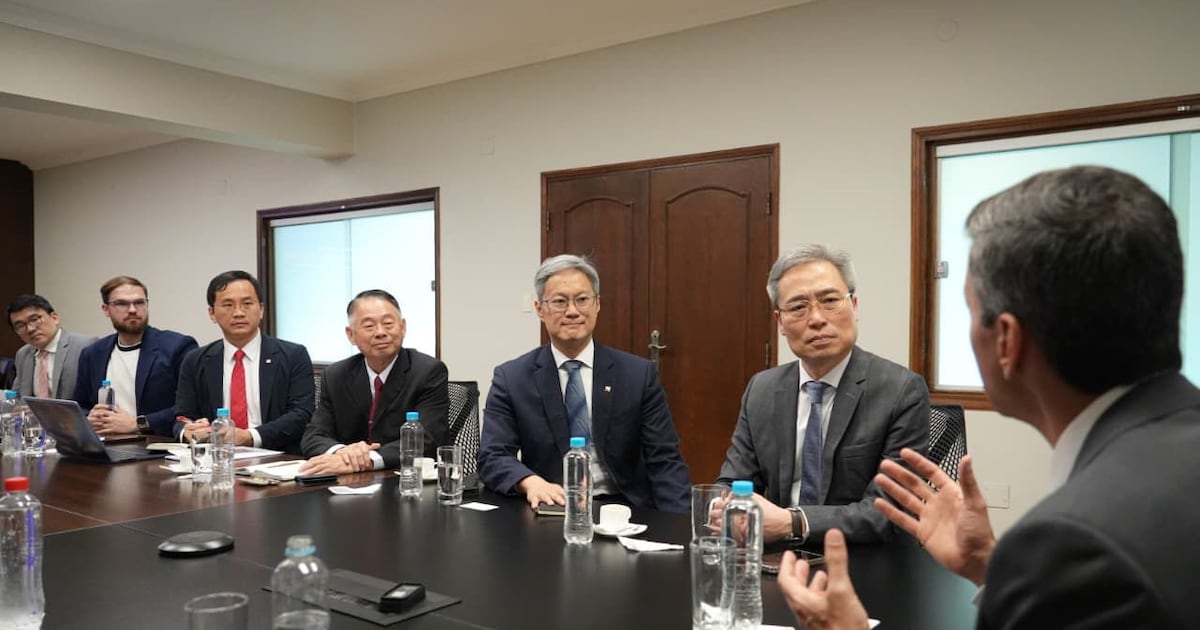Peña convoca a empresa taiwanesa para el proyecto Yguazú Digital