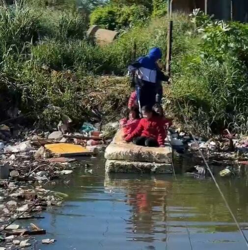 Piden a las autoridades que vuelvan a reponer el puente que fue arrastrado por las aguas. Foto: Captura de pantalla