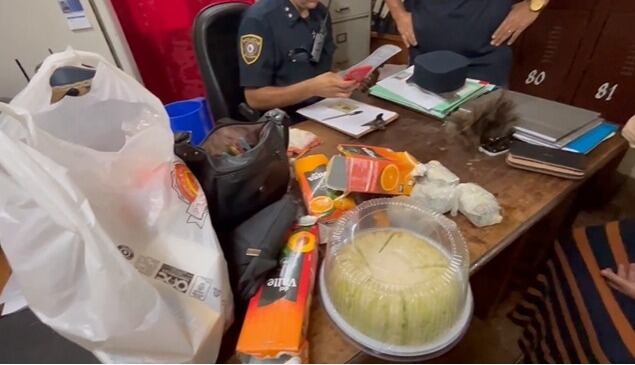 Aparecida Andrade, de 39 años, intentaba ingresar al penal para visitar a su marido Constantino Irala Gómez, que enfrenta un proceso por tráfico de drogas. Foto: Captura pantalla