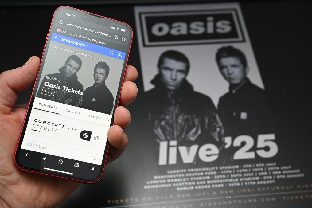 Millones de fans de la banda hicieron cola en línea para comprar boletos para la tan esperada gira de reunión de las leyendas británicas. Foto: AFP