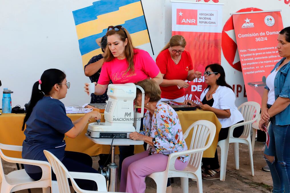 A inicios de febrero, la atención médica oftalmológica se desarrolló en Luque. Foto: Néstor Soto