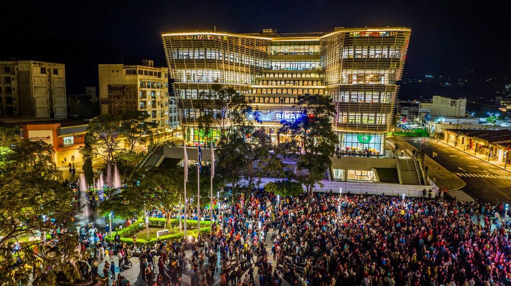 La Biblioteca Nacional de El Salvador tuvo un costo de 54 millones de dólares. Foto: @BINAES