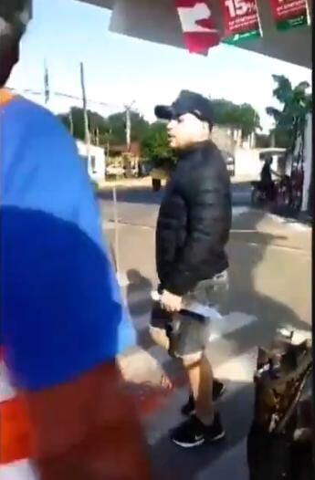 El hombre portaba un arma blanca. Foto: Captura pantalla