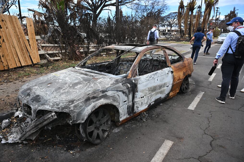 El balance de muertos en Lahaina, el más mortífero en Estados Unidos en más de un siglo, superó los 100, y podría “duplicarse”. Foto: AFP