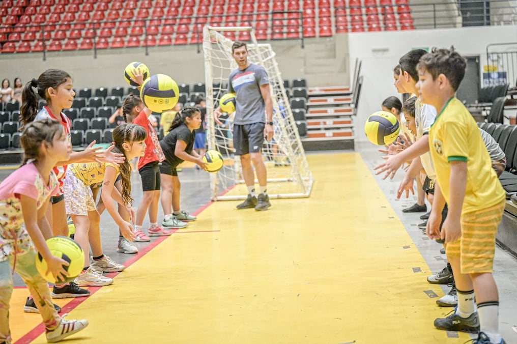 La colonia de verano incluyó varias especialidades deportivas como ajedrez, atletismo, bádminton, básquetbol, boxeo, fútbol, gimnasia, handball, judo, karate Do, lucha, natación, patinaje, rugby, taekwondo, tenis de mesa, voleibol y zumba kids. Foto: Gentileza