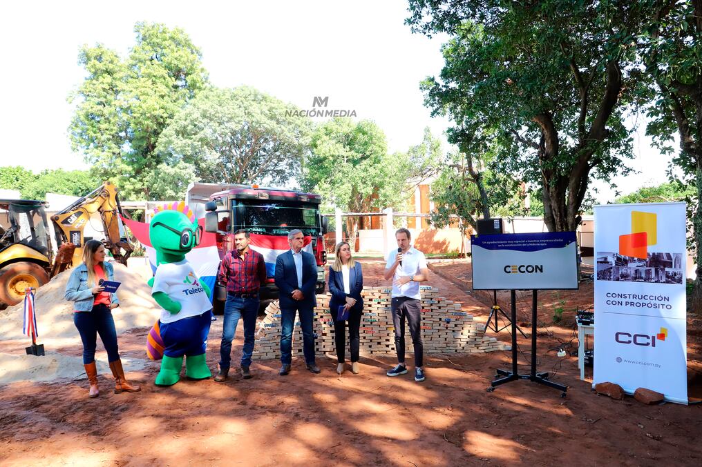 Este acto simbólico marca el inicio de una obra fundamental para seguir mejorando los procesos de rehabilitación de niñas, niños y adolescentes con discapacidad. Foto: Néstor Soto